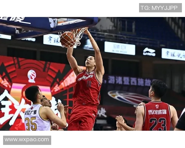 重庆篮球队技术解析:从战术布局到球员素质的全面剖析 重庆篮球队技术解析:从战术布局到球员素质的全面剖析