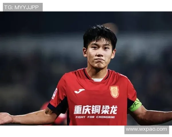 重庆足球队的精神之旅:探索背后的信念与激情 重庆足球队的精神之旅:探索背后的信念与激情