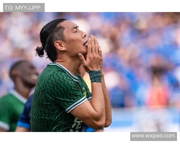 留长发的足球明星们如何在赛场上展现个性与风采