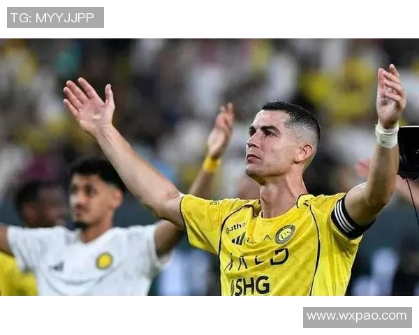 足球明星C罗与肯豆的跨界合作引发全球关注与热议