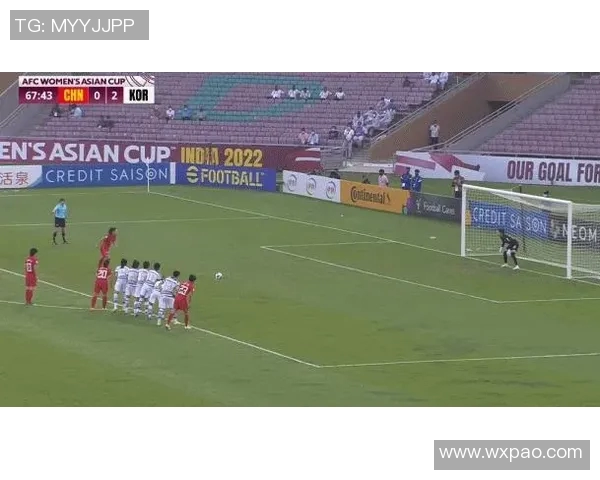 足球场上的奇迹蓝色头发女星如何颠覆传统足球形象与风格 足球场上的奇迹蓝色头发女星如何颠覆传统足球形象与风格