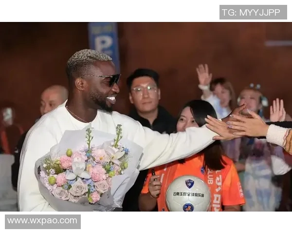 足球明星的小帐篷:梦想与荣耀交织的温馨避风港 足球明星的小帐篷:梦想与荣耀交织的温馨避风港